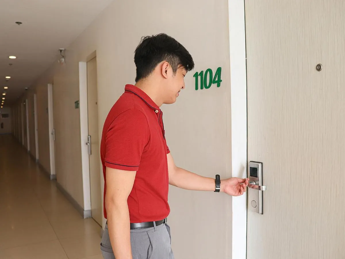Go Hotels Manila Airport Road Paranaque City 3*,